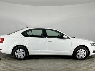 2020 Skoda Octavia III (A7) Рестайлинг, белый, 2420000 рублей, вид 4