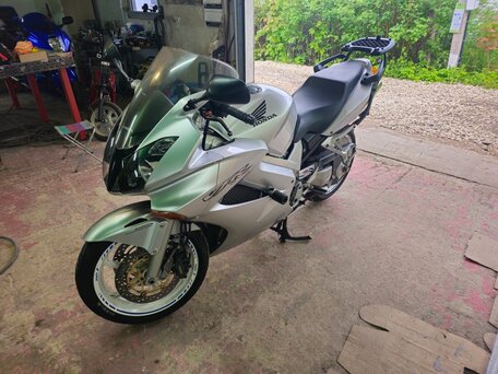 2002 Honda VFR 800, серебристый, 420000 рублей, вид 2