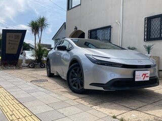 2025 Toyota Prius V (XW60), серебристый, 3300000 рублей, вид 3