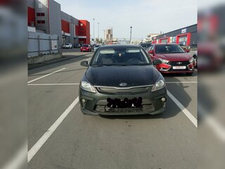 2018 Kia Rio IV, чёрный, 1360000 рублей, вид 4