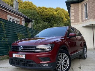 2018 Volkswagen Tiguan II, красный, 2450000 рублей, вид 1
