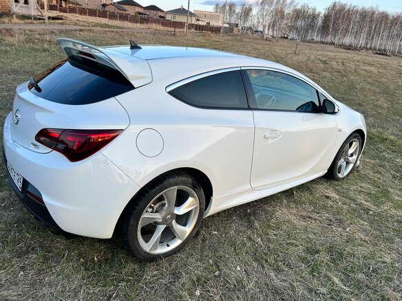 2013 Opel Astra GTC J Рестайлинг, белый, 1350000 рублей - вид 11