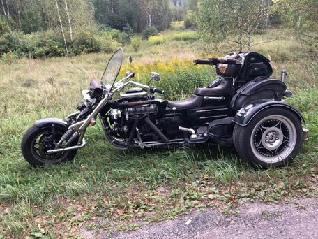 2009 Harley-Davidson Tri Glide, чёрный, 2500000 рублей, вид 3