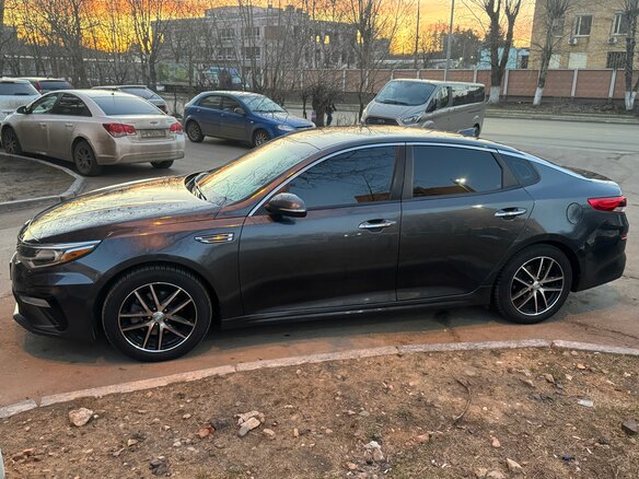 2019 Kia Optima IV Рестайлинг, чёрный, 1700000 рублей - вид 3