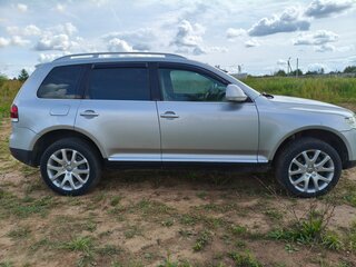 2007 Volkswagen Touareg I Рестайлинг, серебристый, 1600000 рублей, вид 5