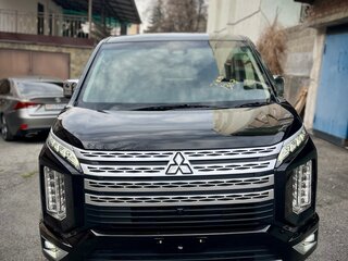 2019 Mitsubishi Delica D:5 I Рестайлинг, чёрный, 3999999 рублей, вид 3