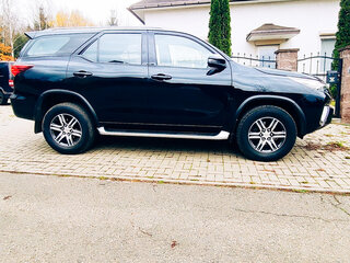 2018 Toyota Fortuner II, чёрный, 3123763 рублей, вид 4