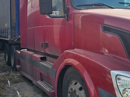 2003 Volvo VNL, красный, 1800000 рублей, вид 3