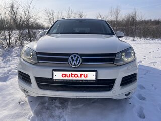 2011 Volkswagen Touareg II, белый, 1990000 рублей, вид 2