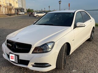 2013 Mercedes-Benz C-Класс 180 BlueEFFICIENCY III (W204) Рестайлинг, белый, 1570000 рублей, вид 1