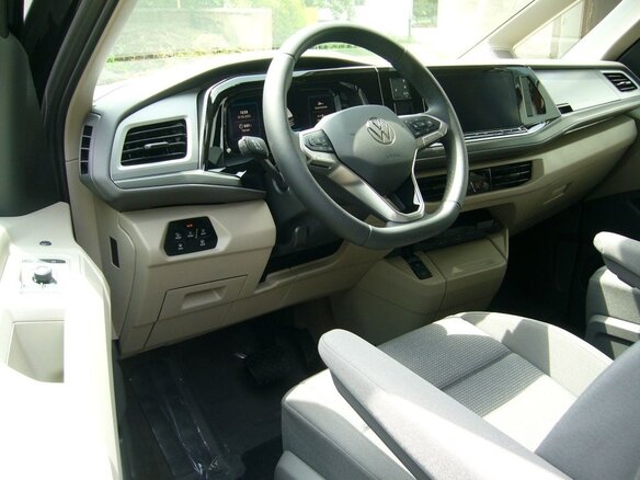 2025 Volkswagen Multivan T7, чёрный, 9970000 рублей - вид 9