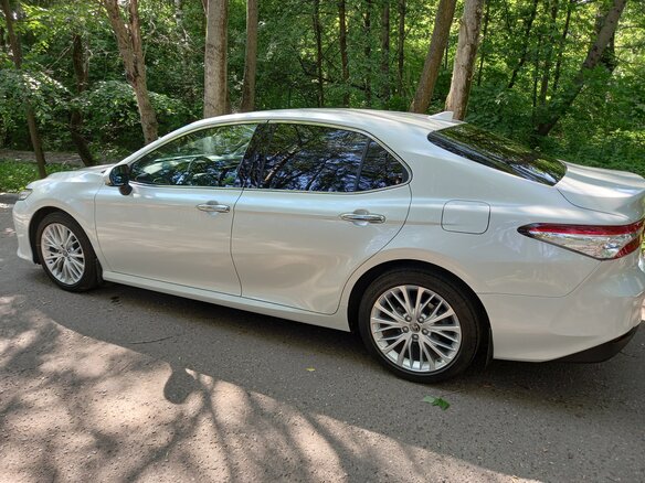 2019 Toyota Camry VIII (XV70), белый, 3300000 рублей - вид 4