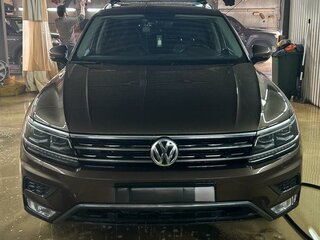 2017 Volkswagen Tiguan II, коричневый, 2400000 рублей, вид 4
