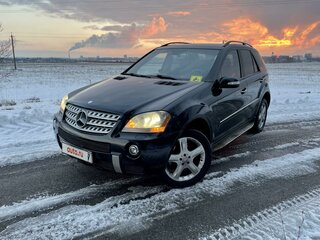 2007 Mercedes-Benz M-Класс 550 II (W164), чёрный, 1400000 рублей, вид 2