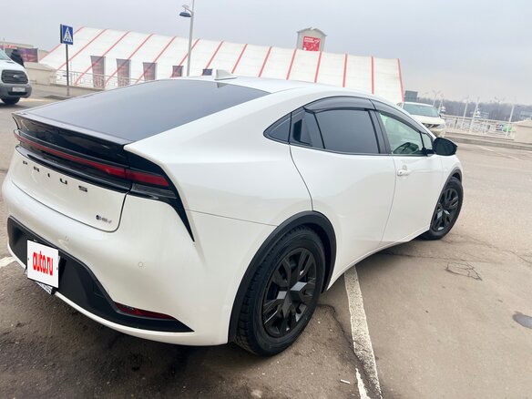 2023 Toyota Prius V (XW60), белый - вид 4