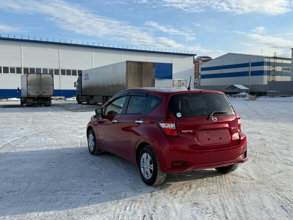 2017 Nissan Note e-Power II Рестайлинг, красный, 1150000 рублей - вид 11