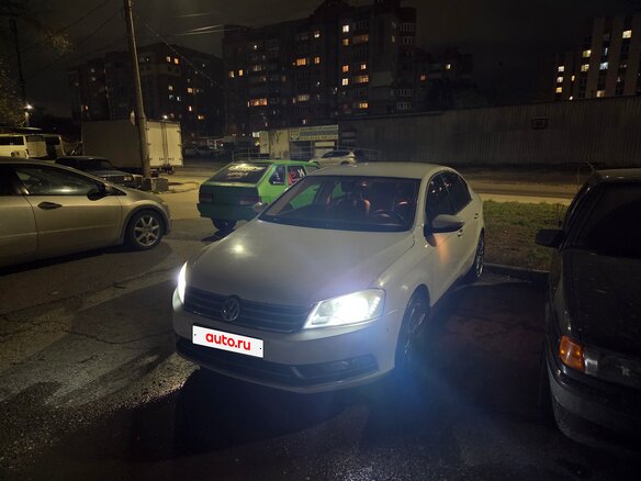 2011 Volkswagen Passat B7, белый - вид 4