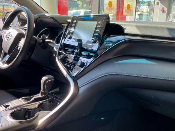 2022 Toyota Camry VIII (XV70) Рестайлинг, белый - вид 5