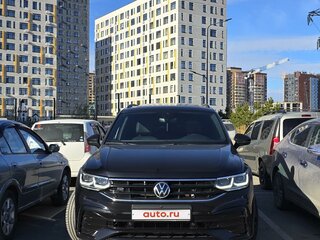 2021 Volkswagen Tiguan II Рестайлинг, чёрный, 5099999 рублей, вид 4