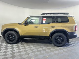2025 Toyota Land Cruiser Prado 250 Series, золотистый, 12820625 рублей, вид 3