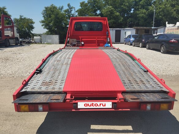 2011 Iveco Daily, красный, 2500000 рублей - вид 8