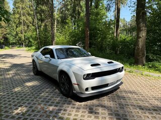 2017 Dodge Challenger III Рестайлинг 2, белый, 3290000 рублей, вид 4