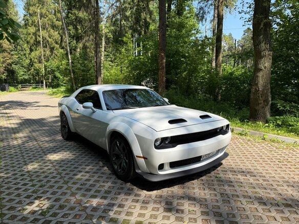 2017 Dodge Challenger III Рестайлинг 2, белый, 3290000 рублей - вид 3