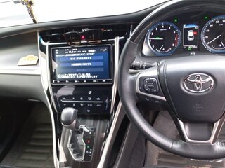 2018 Toyota Harrier III (XU60) Рестайлинг, белый, 3100000 рублей, вид 4