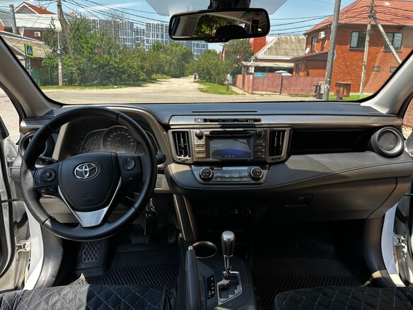 2014 Toyota RAV4 IV (XA40), белый, 2400000 рублей - вид 6