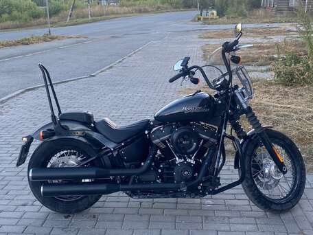 2020 Harley-Davidson Street Bob, чёрный, 1400000 рублей, вид 4
