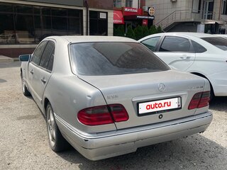 1996 Mercedes-Benz E-Класс 320 II (W210, S210), серебристый, 300000 рублей, вид 3