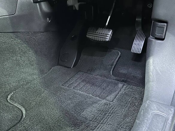 2015 Mitsubishi Outlander PHEV III Рестайлинг 2, чёрный, 2500000 рублей - вид 13