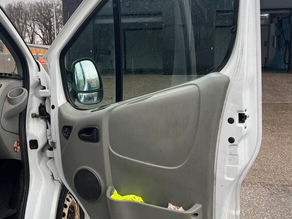 2009 Renault Trafic, белый, 1100000 рублей - вид 14