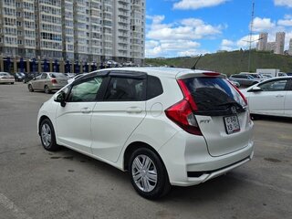 2017 Honda Fit III Рестайлинг, белый, 1145000 рублей, вид 4