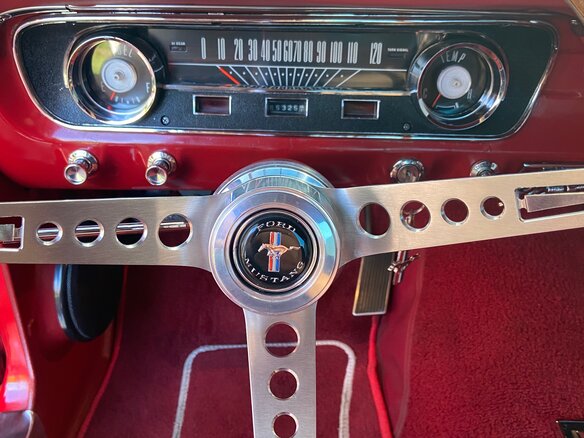 1965 Ford Mustang I, красный - вид 2