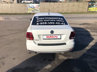 2015 Volkswagen Polo V Рестайлинг, белый, 1050000 рублей, вид 3