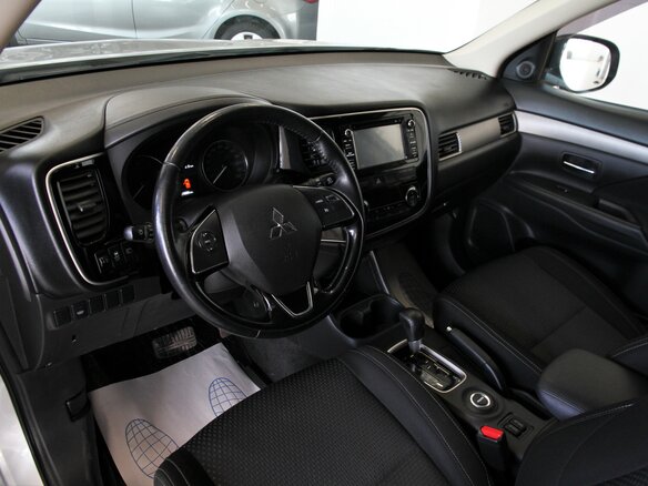 2016 Mitsubishi Outlander III Рестайлинг 2, серебристый - вид 6