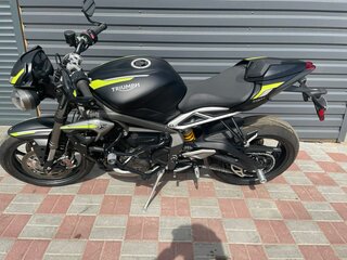 2019 Triumph Street Triple, чёрный, 960000 рублей, вид 2