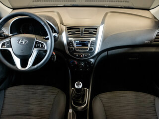 2015 Hyundai Solaris I Рестайлинг, белый, 960000 рублей, вид 5