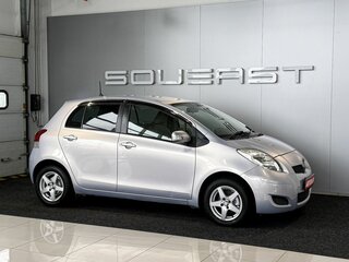 2010 Toyota Vitz II (XP90), серебристый, 529000 рублей, вид 1