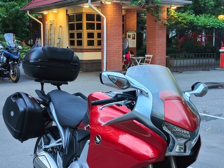 2010 Honda VFR 1200, красный, 950000 рублей, вид 3