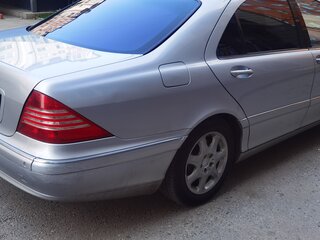 1999 Mercedes-Benz S-Класс 500 Long IV (W220), серебристый, 850000 рублей, вид 3