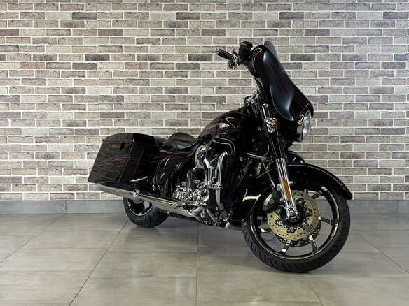 2011 Harley-Davidson CVO Street Glide, чёрный, 1211000 рублей - вид 3