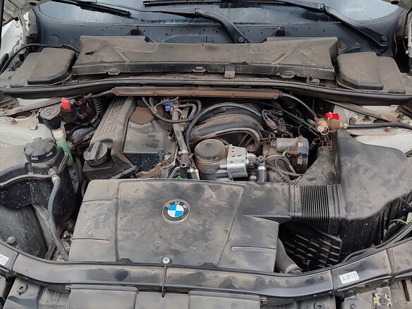 2011 BMW 3 серии 318i V (E90/E91/E92/E93) Рестайлинг, белый, 1700000 рублей - вид 9