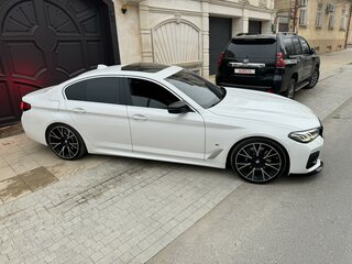 2020 BMW 5 серии 520i VII (G30/G31/G38) Рестайлинг, белый, 4900000 рублей, вид 3