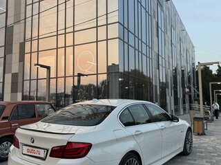 2013 BMW 5 серии 528i xDrive VI (F10/F11/F07) Рестайлинг, белый, 2300000 рублей, вид 3