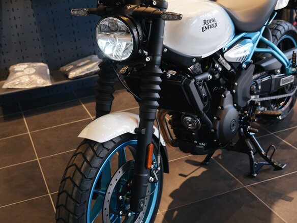 2026 Royal Enfield Guerrilla 450, синий, 559000 рублей - вид 13