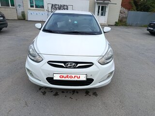 2013 Hyundai Solaris I, белый, 800000 рублей, вид 1