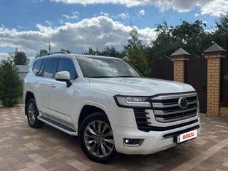 2021 Toyota Land Cruiser 300 Series, белый, 8600000 рублей, вид 1