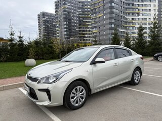 2018 Kia Rio IV, бежевый, 1550000 рублей, вид 1